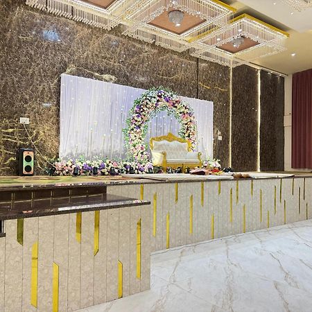 Hotel Emperor Paradise Bilāspur Buitenkant foto